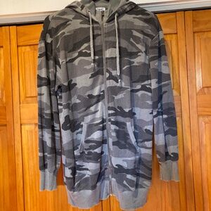 Splendid Camo Hooded Long Zippered Sweatshirt Black and Gray Size Medium Pockets